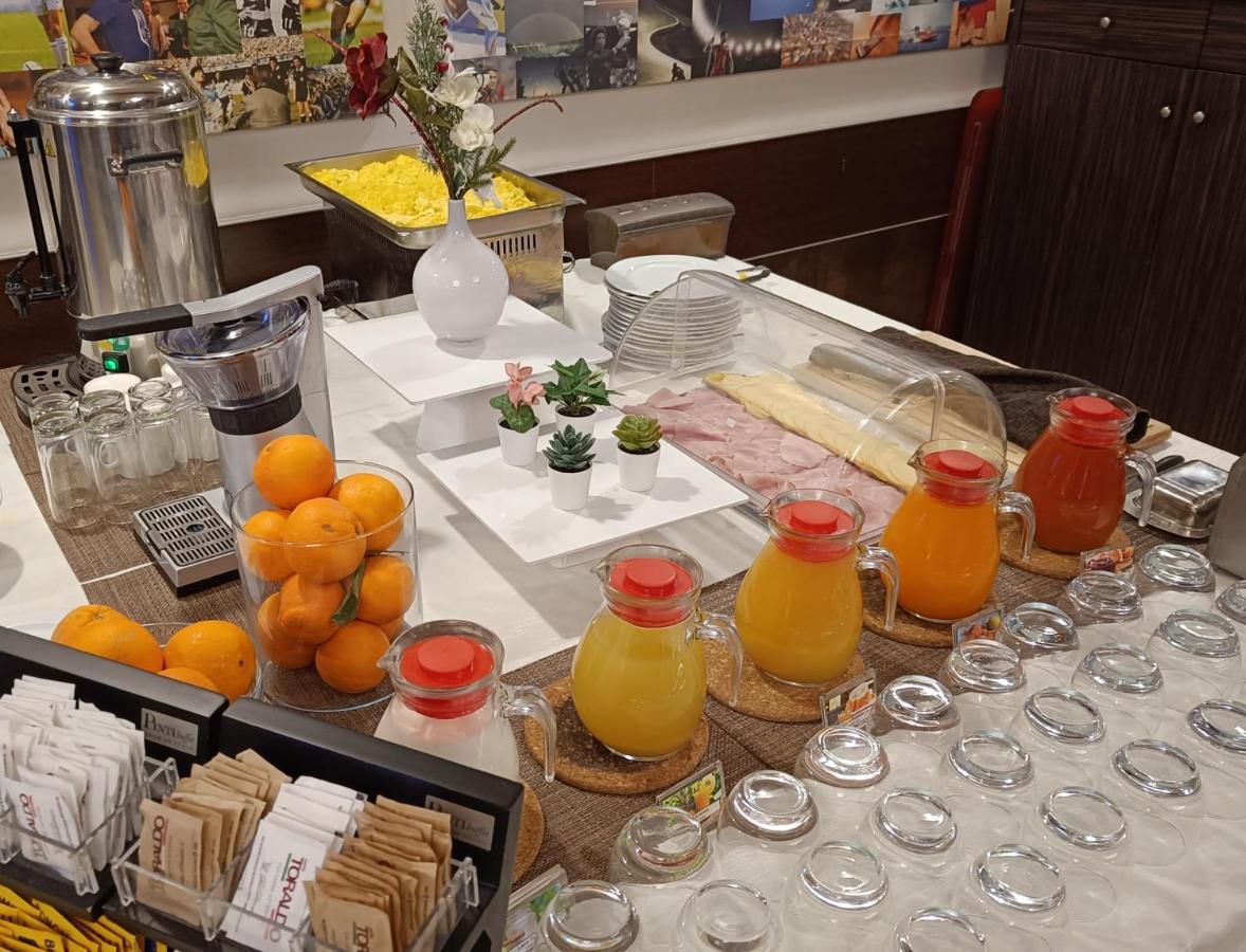 Rama Palace Hotel Casalnuovo Di Napoli Bagian luar foto