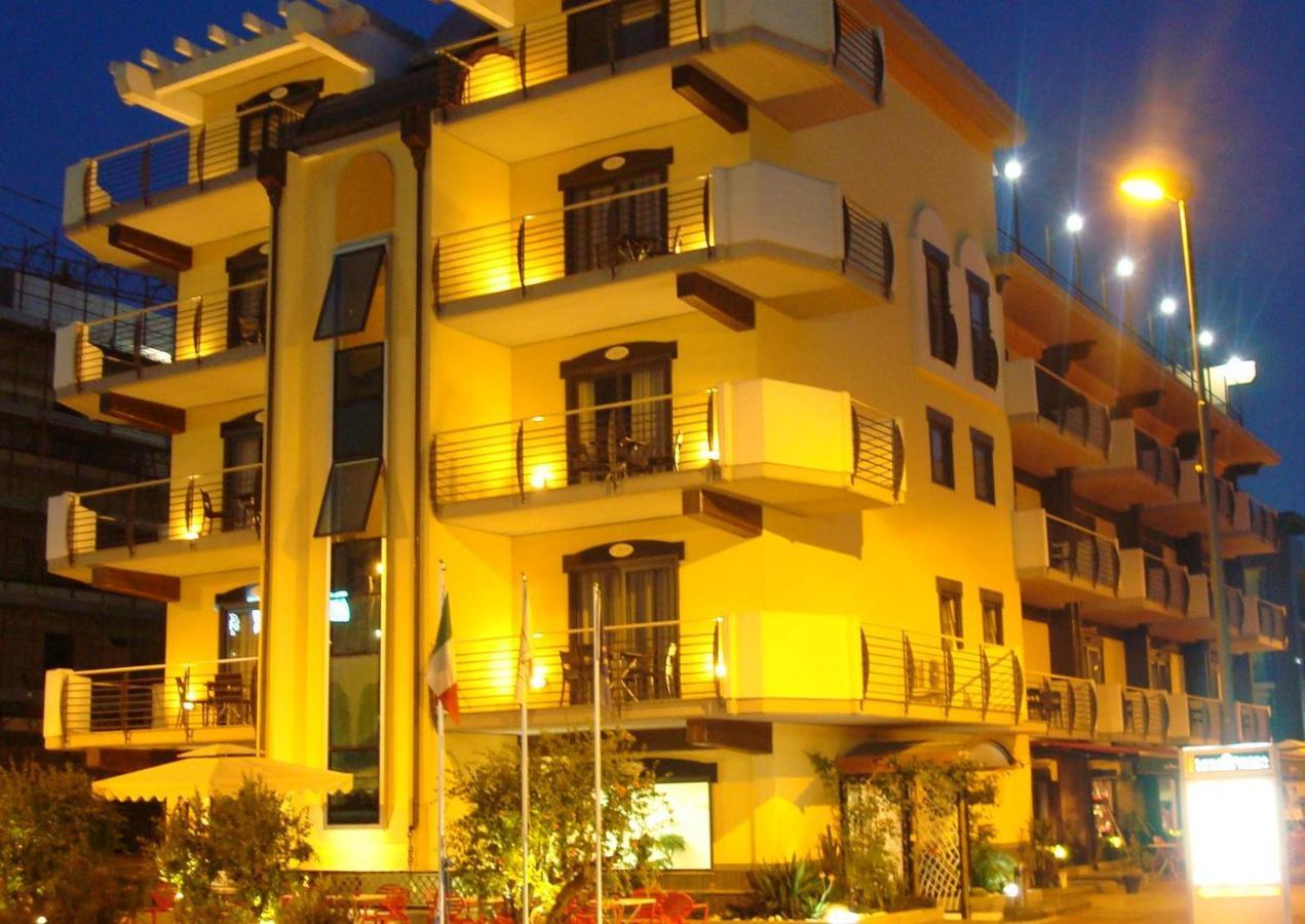Rama Palace Hotel Casalnuovo Di Napoli Bagian luar foto